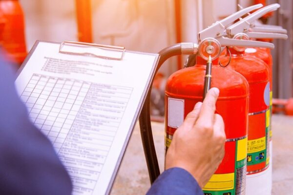 O AVCB (Auto de Vistoria do Corpo de Bombeiros) e o CLCB (Certificado de Licenciamento do Corpo de Bombeiros)